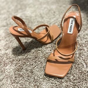 Steve Madden Nude Heels! Size 7